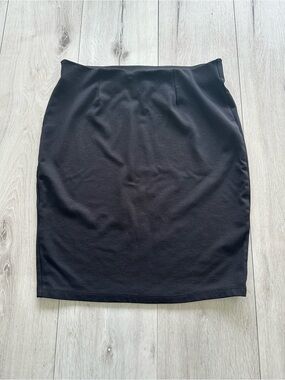 Iris Pencil Skirt Black Size Medium EUC